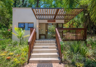 Bush Baby Valley Lodge