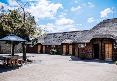 Bostons Lodge & Restaurant