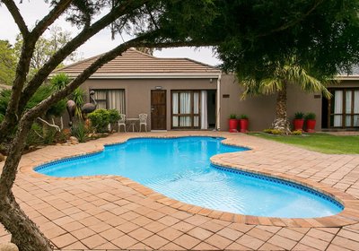 Royl Court Guesthouse