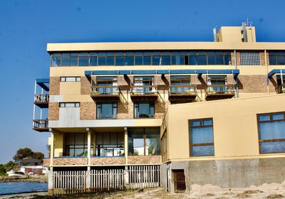 Hoedjiesbaai Hotel