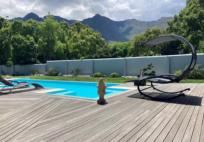 A Riverbed Guesthouse