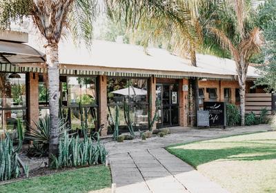 Lighthouse Guesthouse & Cafe