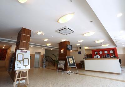 Check-in/check-out kiosk