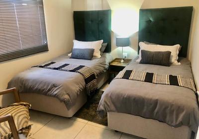 Millennial Arch @ 27 (4 Sleeper)