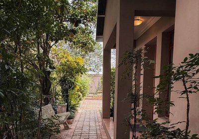 Del Roza Guest House