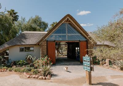 Chandelier Game Lodge & Ostrich Show Farm