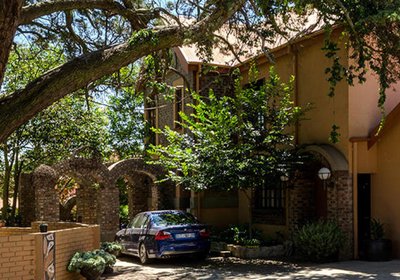 Izimbali Lodge and Restaurant