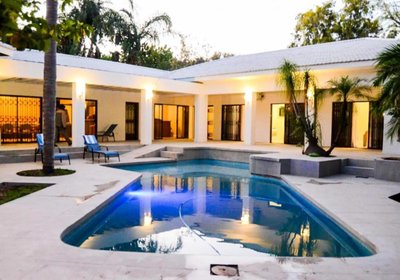 White House River Manor