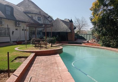 Thatchville Guesthouse