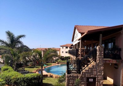 Premier SInn PortEdward Builing Pool