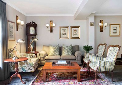 Premier Falstaff Lobby Lounge