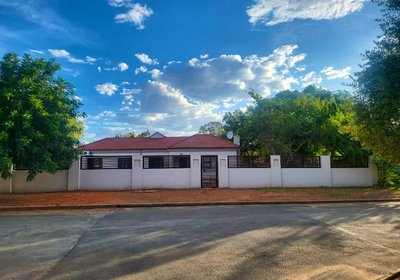 Ematolweni Guesthouse