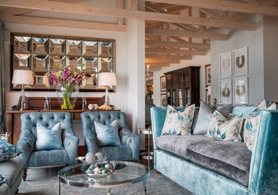 Check-in/check-out kiosk