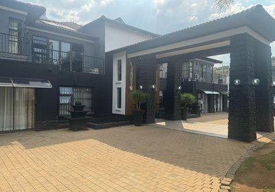 Africa Paradise - OR Tambo Airport Boutique Hotel