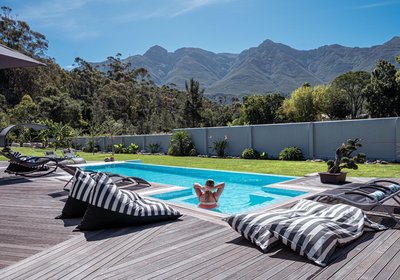 A Riverbed Guesthouse