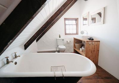 Coral Villa upstairs bathroom