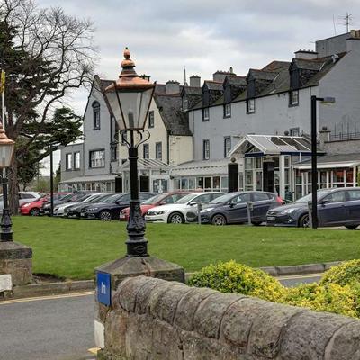 kings manor hotel grounds and hotel