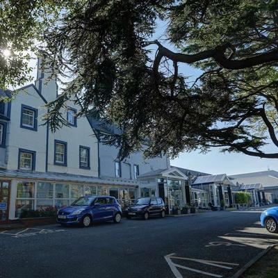 kings manor hotel grounds and hotel