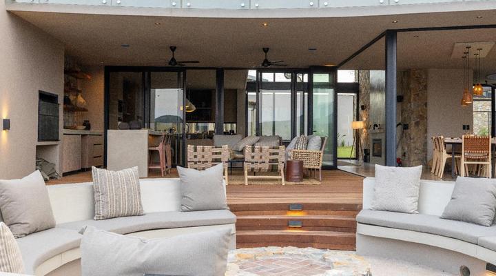 Izakithi River Villa