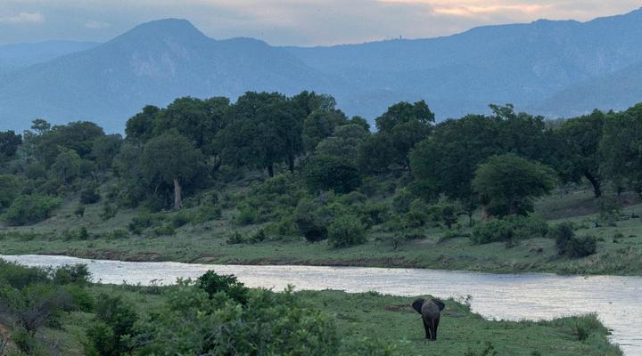 Izakithi River Villa