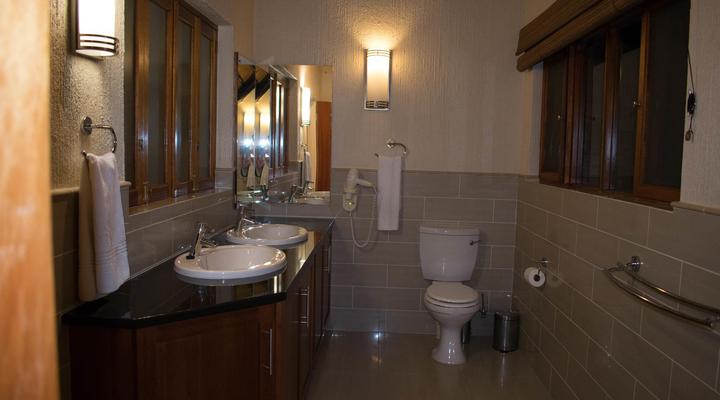 Legend Safaris - Kruger Park Lodge