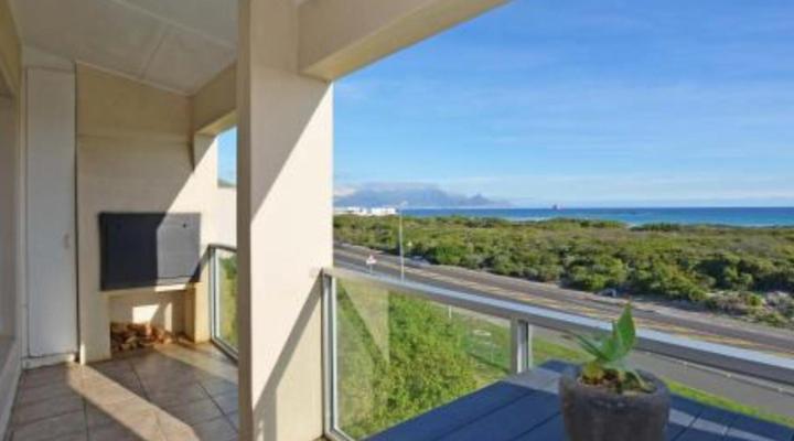 Big Bay Beach Club 220