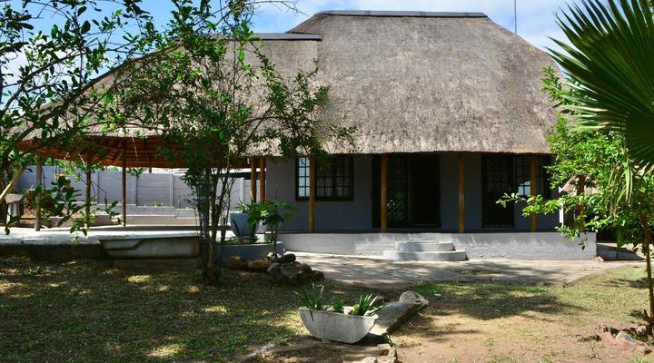 Emathulini Holiday Home