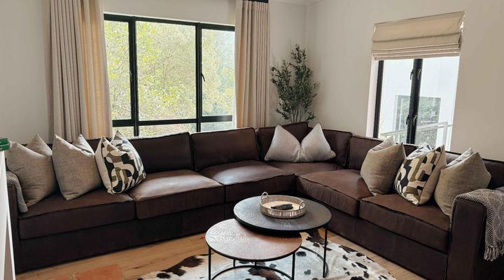 House 28, Fort Village