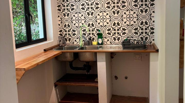 House 28, Fort Village