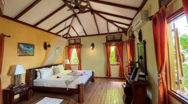 La Digue Holiday Villa