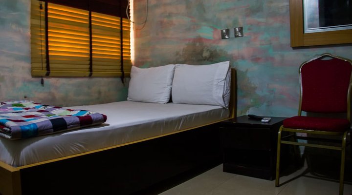 Glasshouse Hotel and Suites