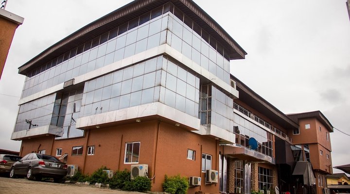 Glasshouse Hotel and Suites