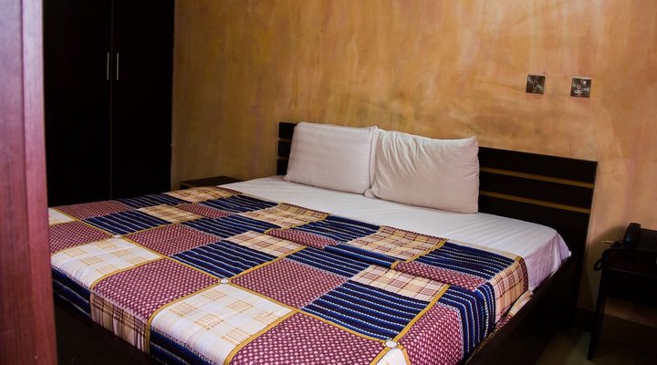 Glasshouse Hotel and Suites