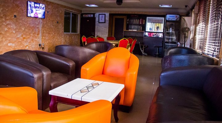 Glasshouse Hotel and Suites