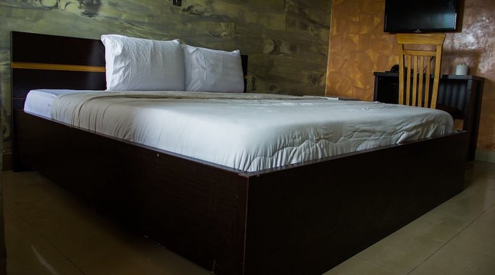 Glasshouse Hotel and Suites