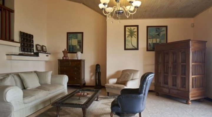 Catembe Gallery Hotel