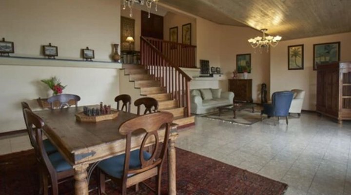 Catembe Gallery Hotel