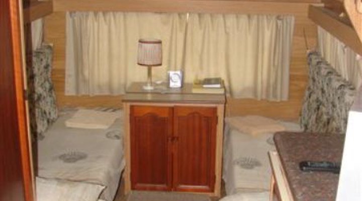 Caravan Lodge