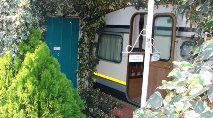 Caravan Lodge