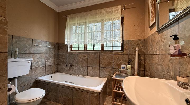 Honeypot Fly Fishing Eco Chalet