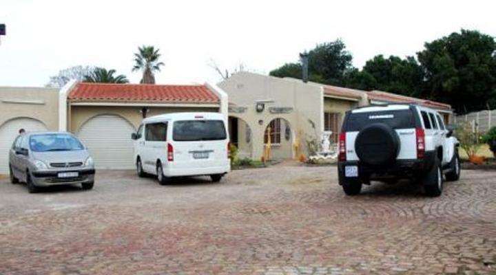 Queen Bed & Breakfast