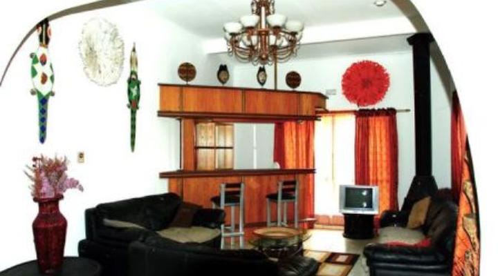 Queen Bed & Breakfast