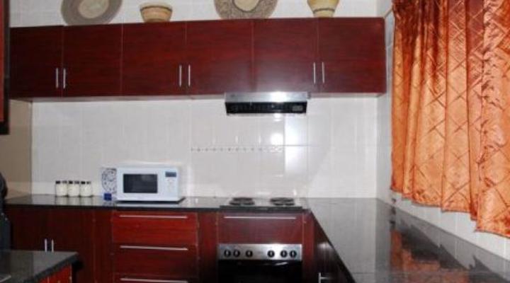 Queen Bed & Breakfast