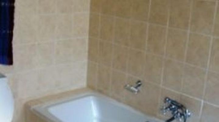 Queen Bed & Breakfast