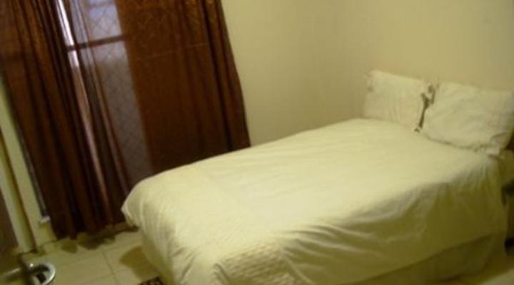 Queen Bed & Breakfast