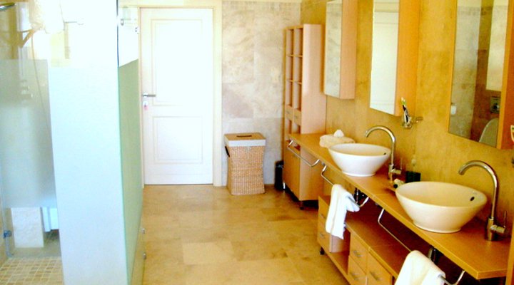 Azure Blue- Luxury Llandudno Villa