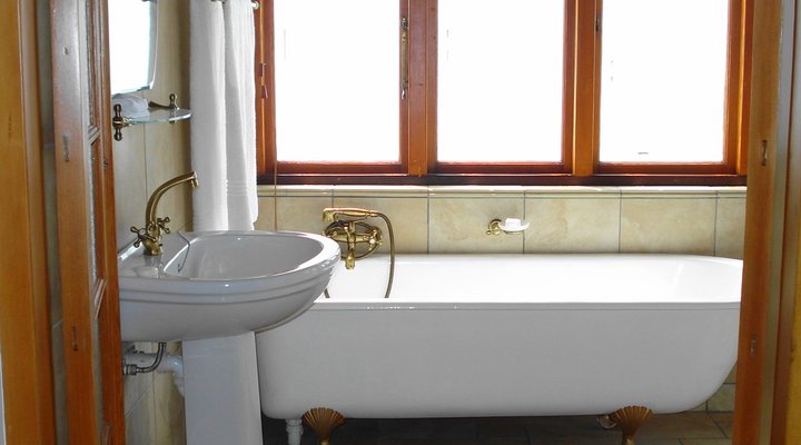 50 College Drive B & B