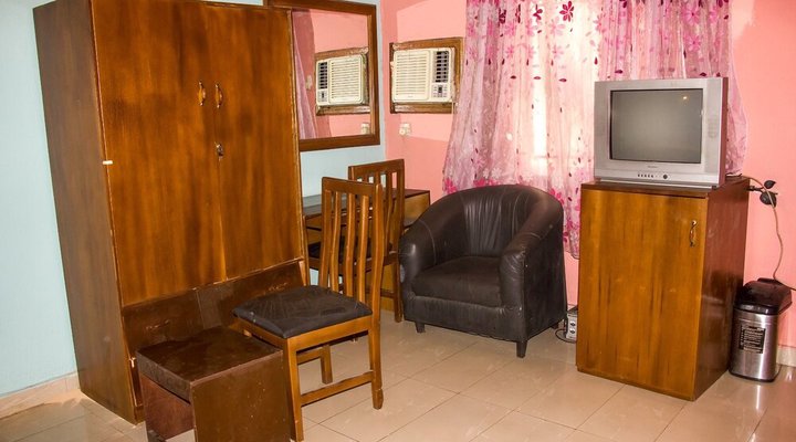 Creme Suites Hotel