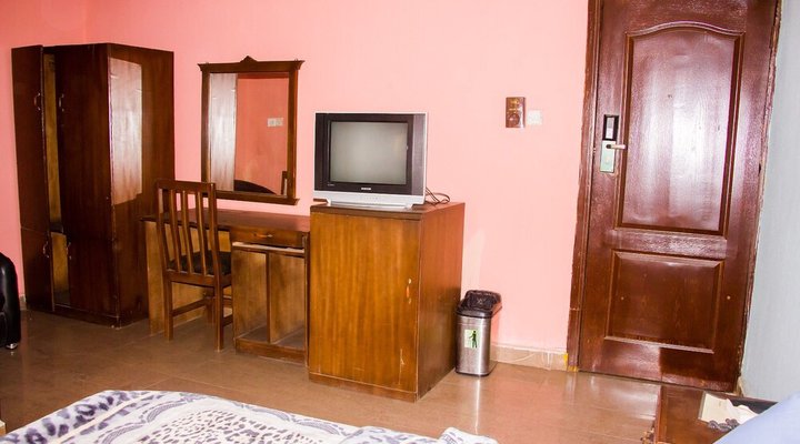 Creme Suites Hotel