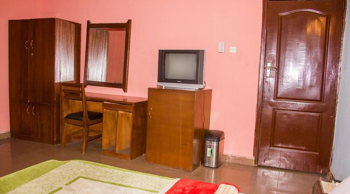 Creme Suites Hotel